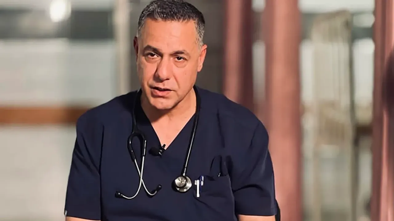 "يتعرض للعنف وسوء المعاملة".. منظمة حقوقية إسرائيلية تكشف عن انتهاكات بحق الطبيب حسام أبو صفية